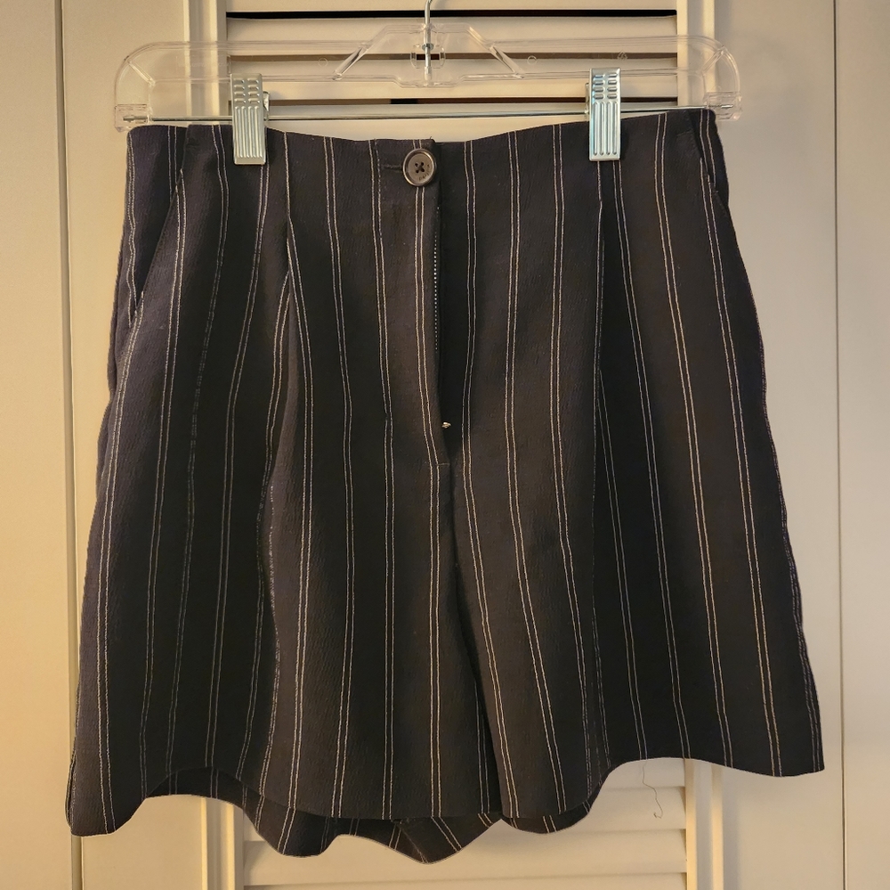 Aritzia Wilfred High Waisted Short - Pinstripe - Sz 2